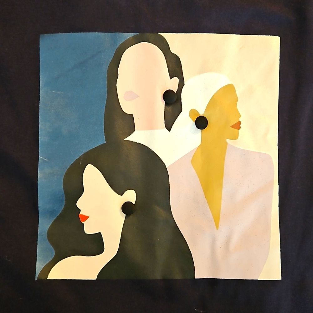 Plains and Prints 3 Women Graphic short sleeve Tee button detail Earrings Small - Picture 3 of 8